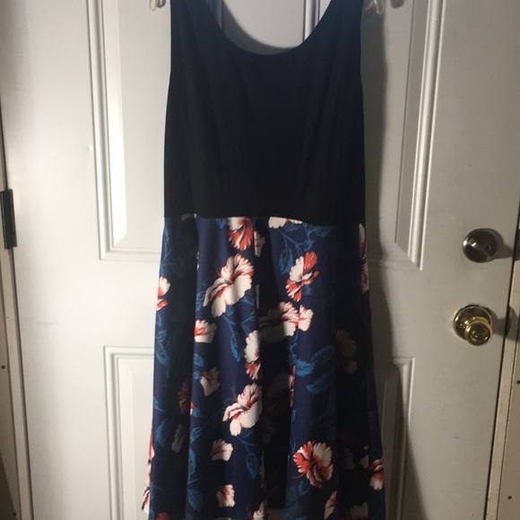 Ineffable sleeveless black tee type top w/blue & red floral midi dress size Xl - Picture 2 of 5